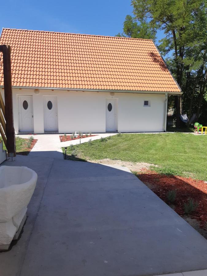 Mirella Rooms Palić Exteriör bild